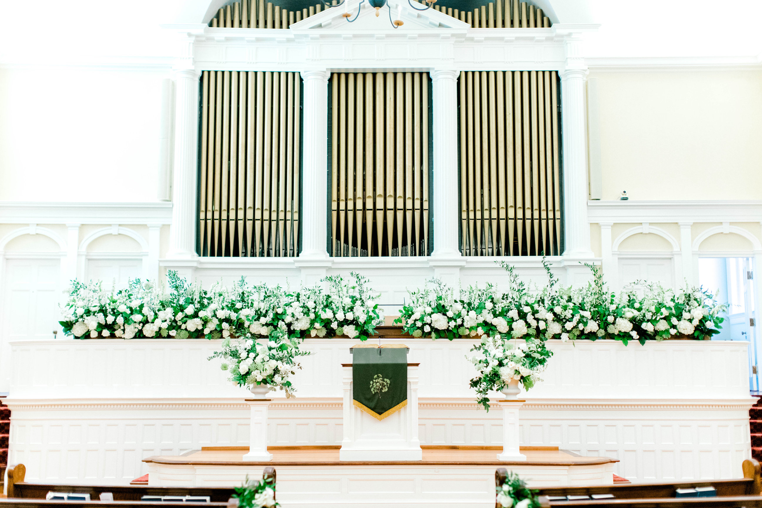 HOME WinstonSalem Florist Weddings & Special Event Florist Green Bee